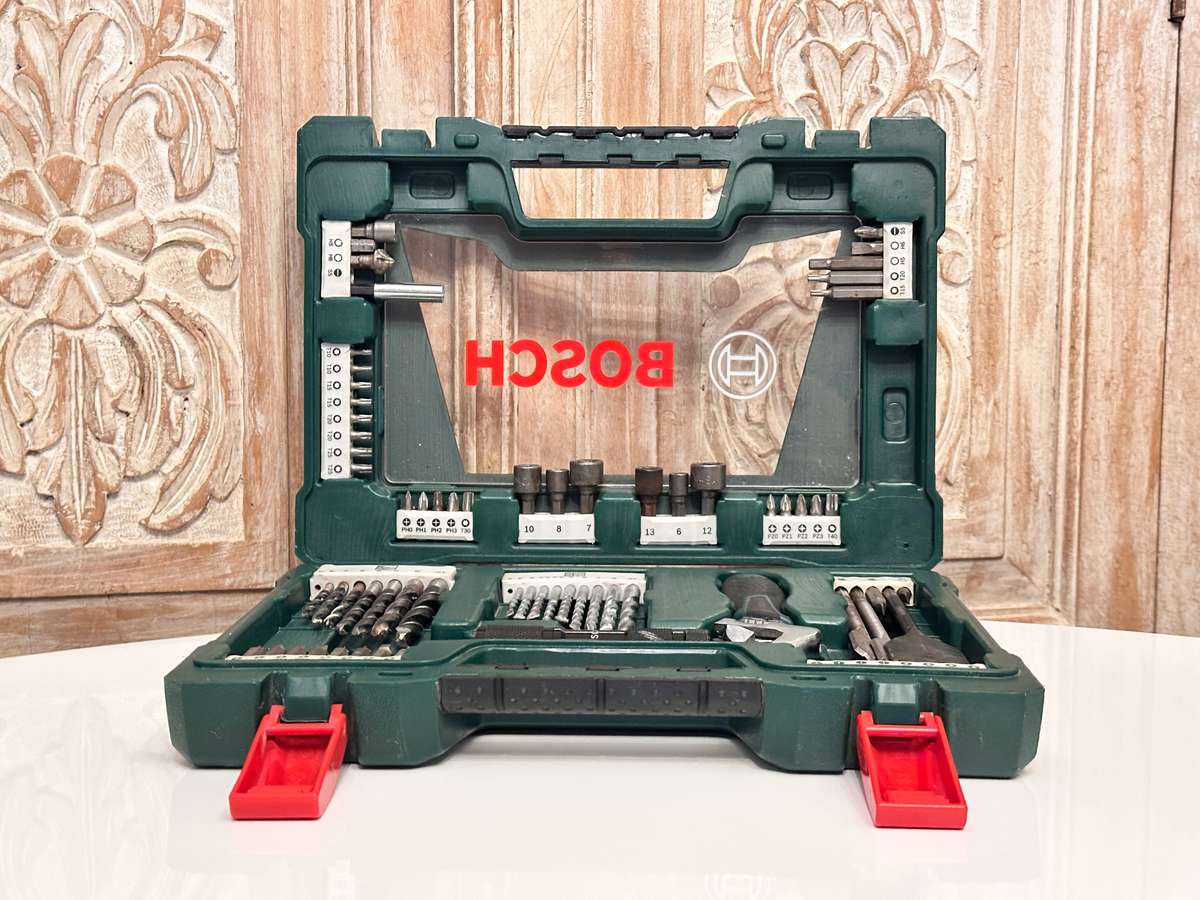 BOSCH Drill Bit / Screwdriver set with Led Torch & Shifter