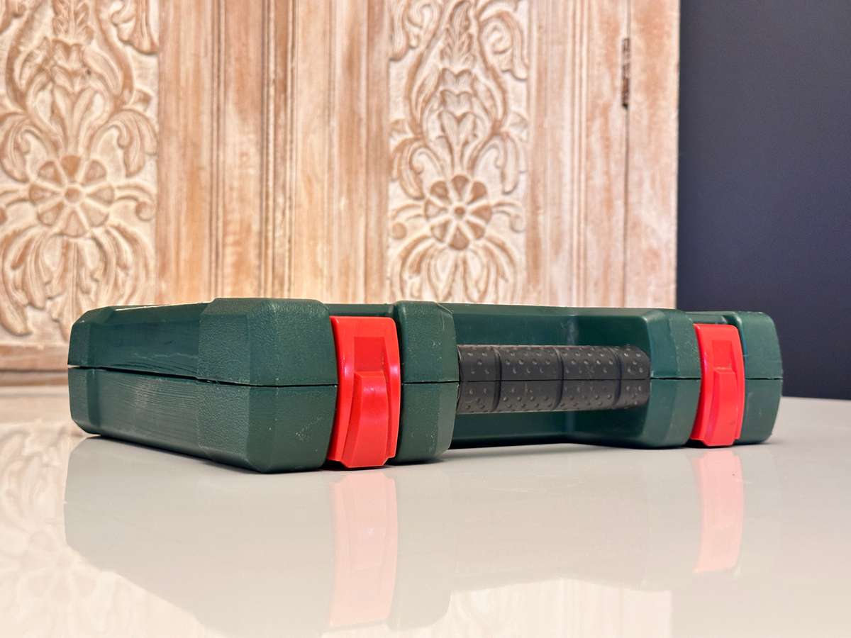 BOSCH Drill Bit / Screwdriver set with Led Torch & Shifter