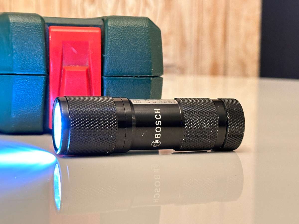 BOSCH Drill Bit / Screwdriver set with Led Torch & Shifter