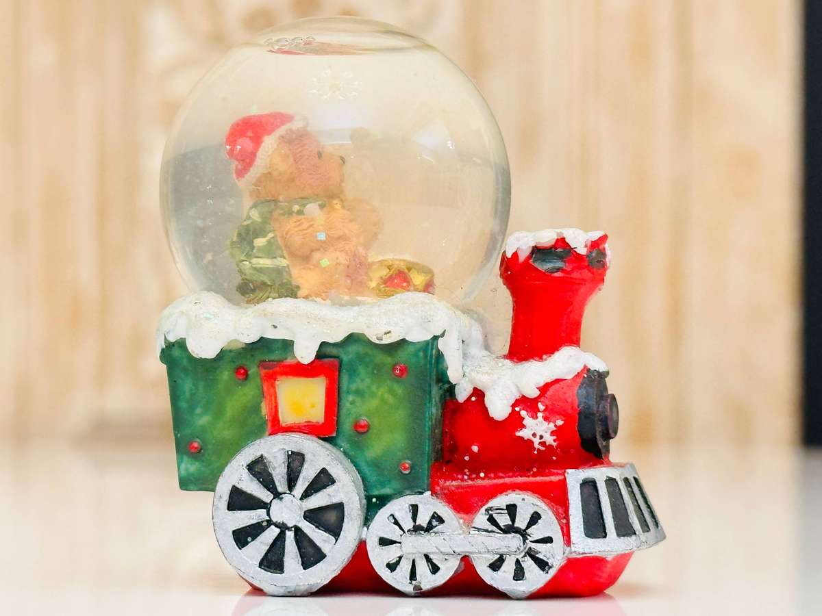 Exquisite Vintage Miniature Snow Globe Train