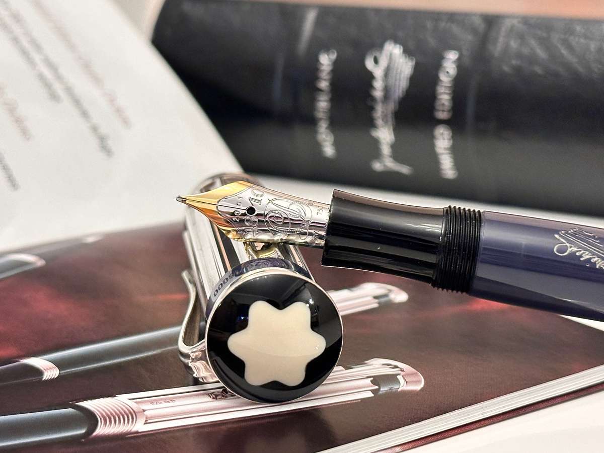 Montblanc Limited Edition Charles Dickens - Sterling Silver Collectors Set in Original Box