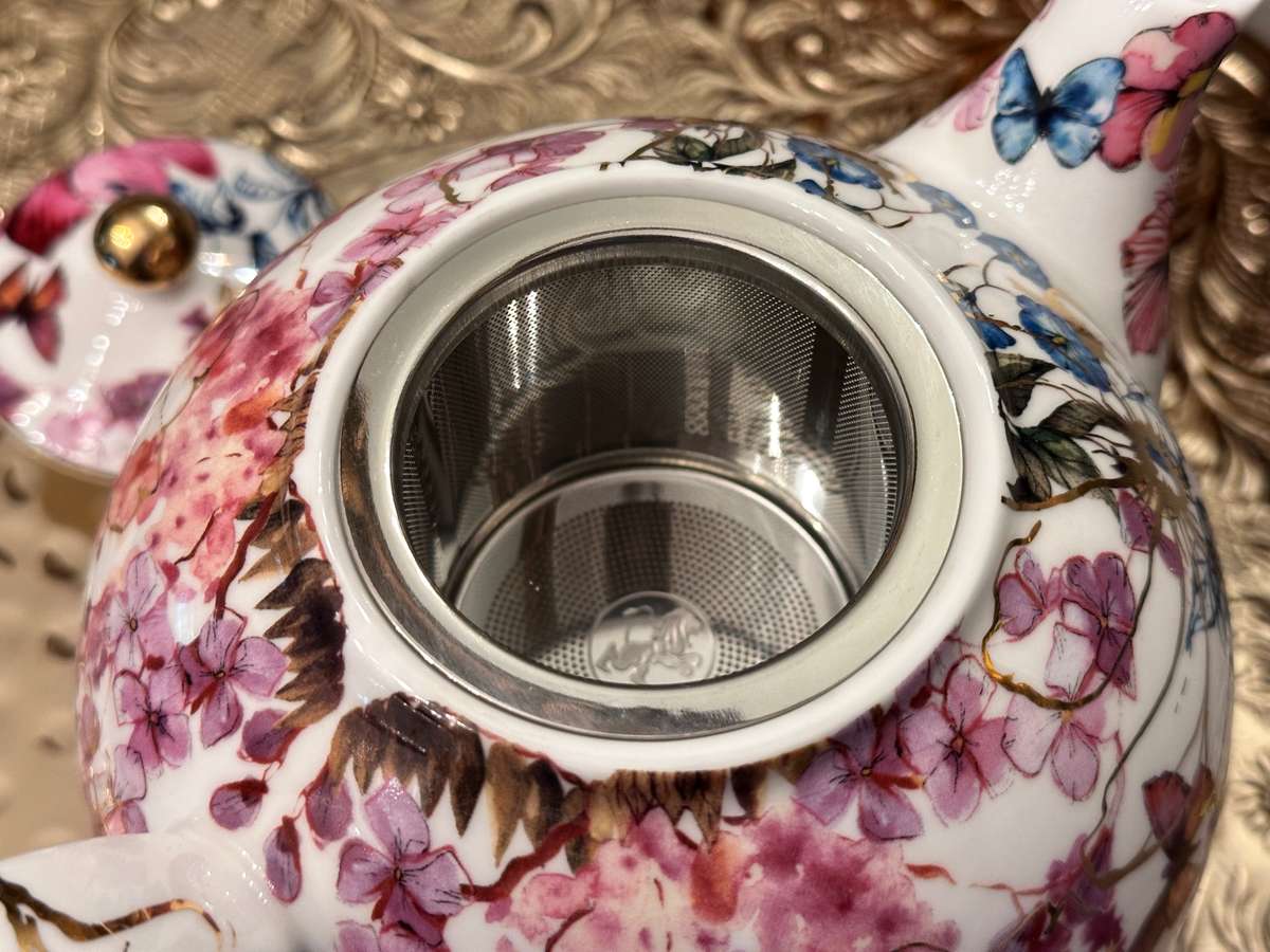 Beautiful MAXWELL WILLIAMS Enchantment Tea Pot