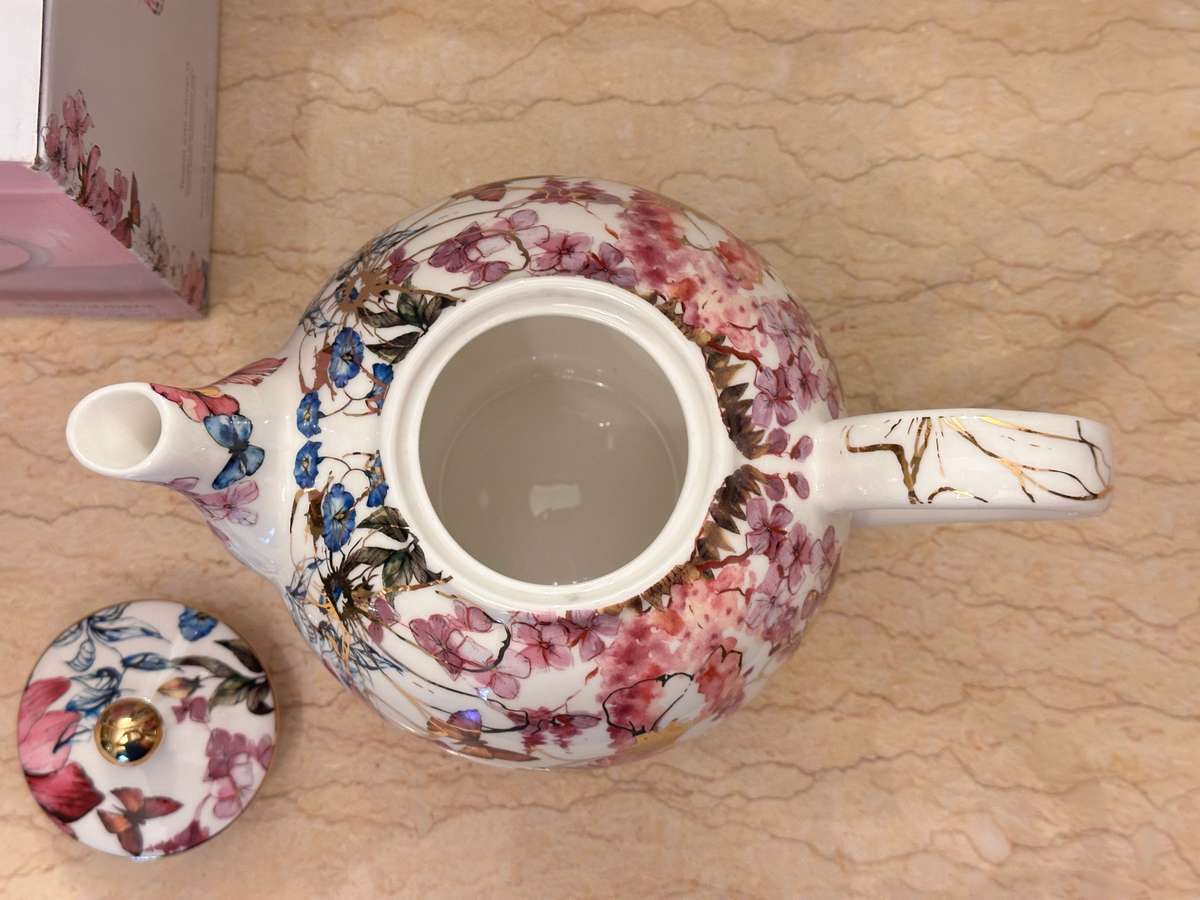 Beautiful MAXWELL WILLIAMS Enchantment Tea Pot