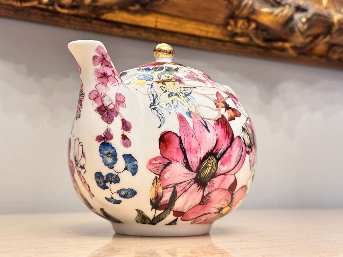 Beautiful MAXWELL WILLIAMS Enchantment Tea Pot