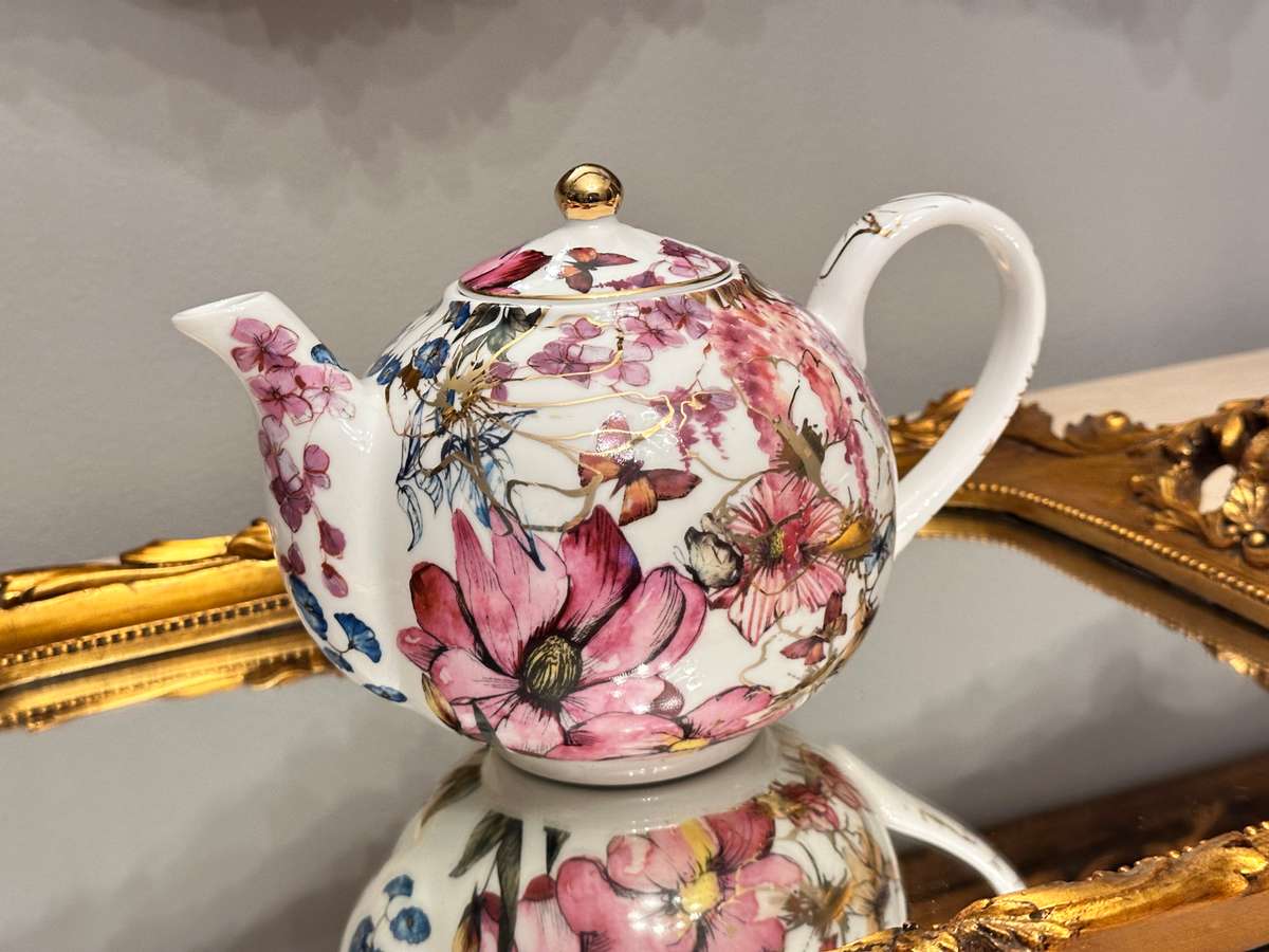 Beautiful MAXWELL WILLIAMS Enchantment Tea Pot