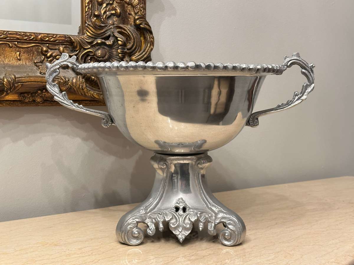 MAGNIFICENT Statement Piece