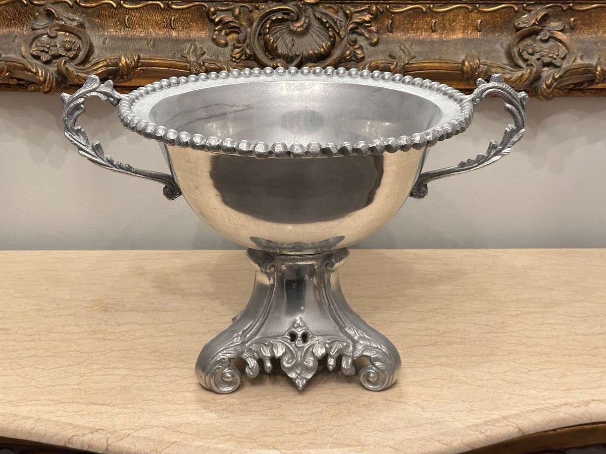 MAGNIFICENT Statement Piece