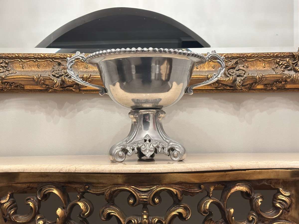 MAGNIFICENT Statement Piece