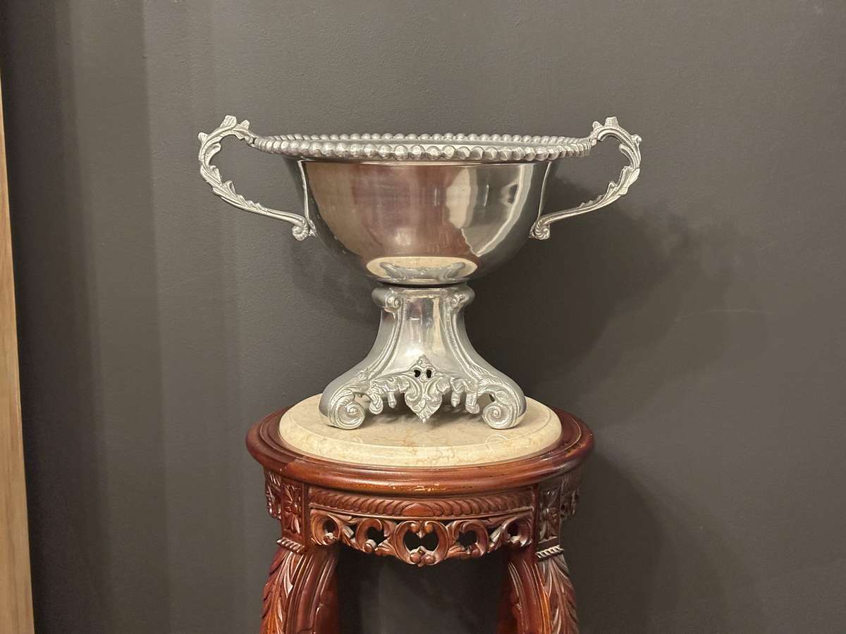 MAGNIFICENT Statement Piece