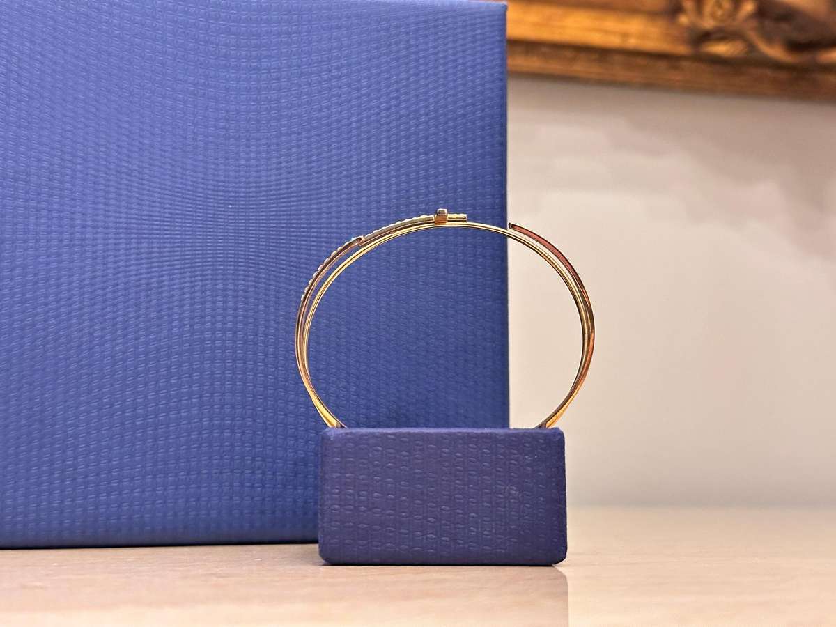 Beautiful Italian Designer Statement Bangle Set