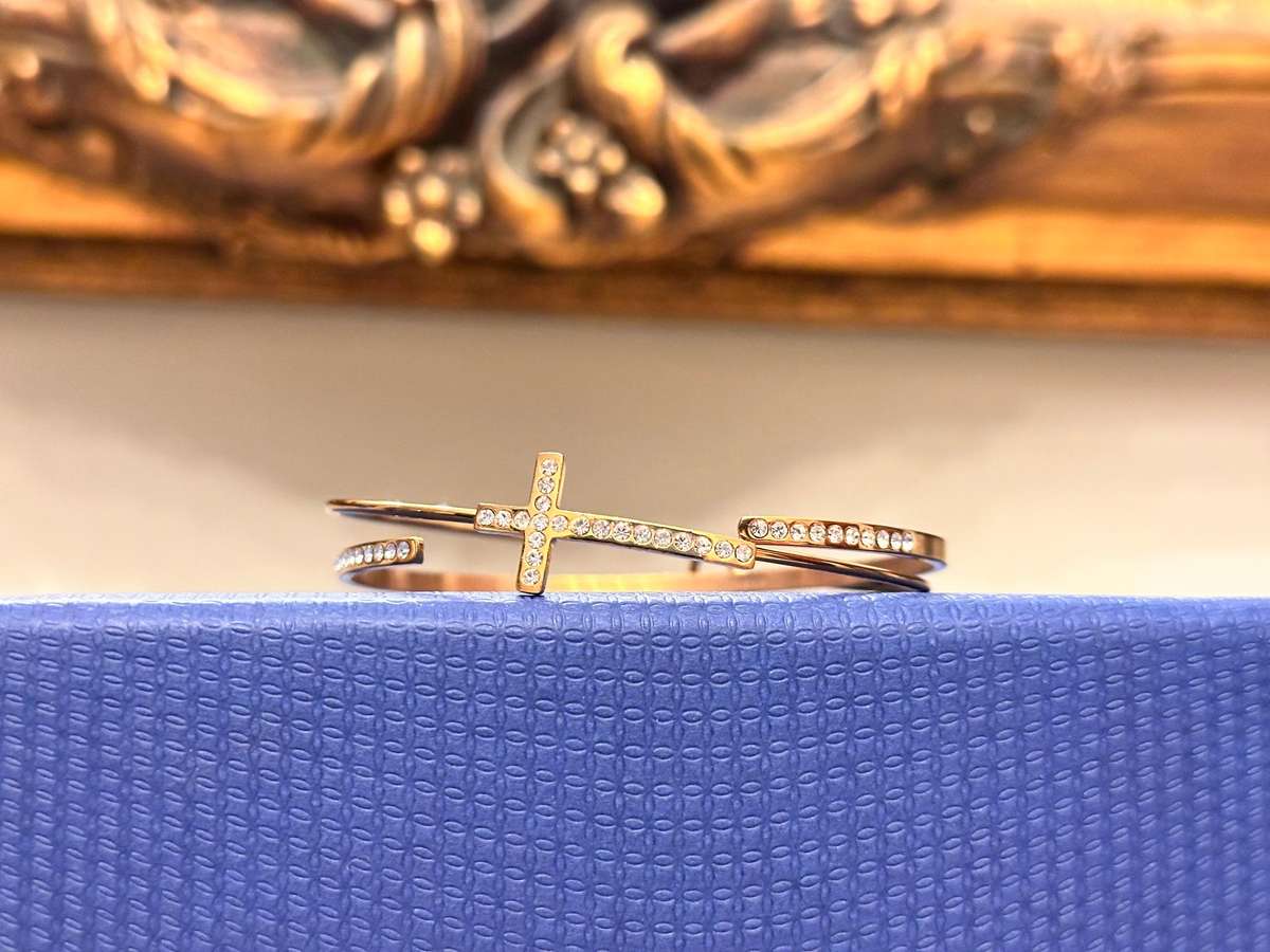 Beautiful Italian Designer Statement Bangle Set