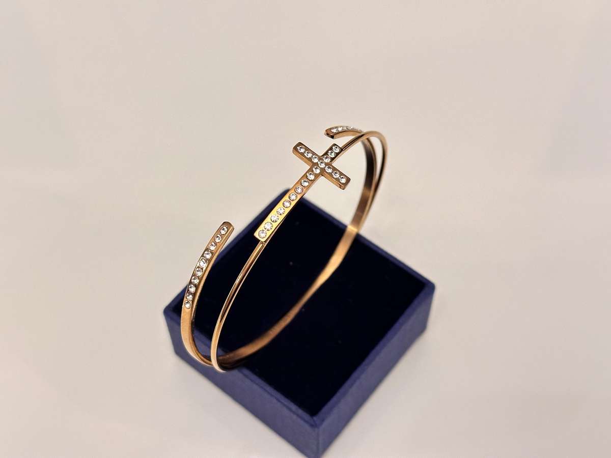 Beautiful Italian Designer Statement Bangle Set