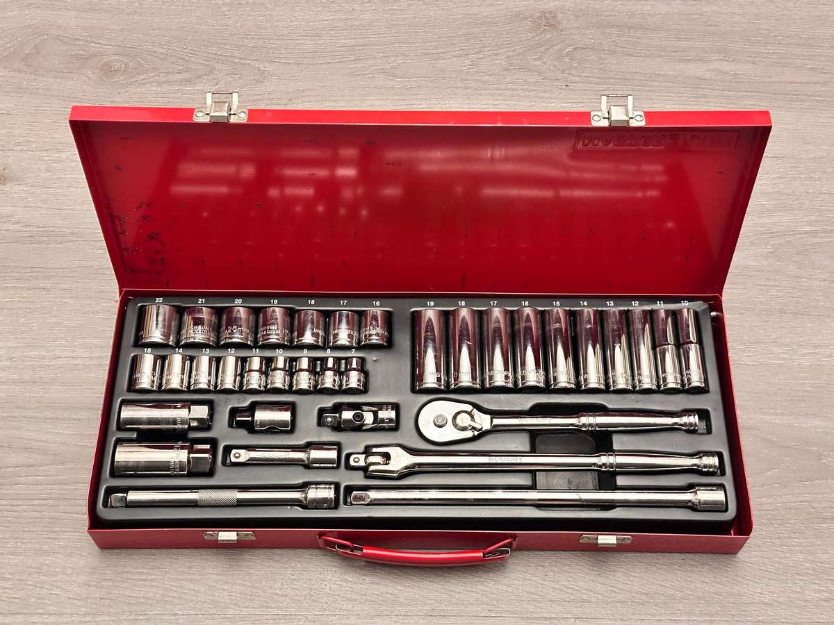MasterCraft Complete Ratchet & Socket Set 3/8 Inch in Case