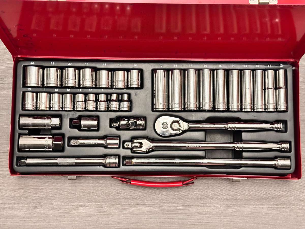 MasterCraft Complete Ratchet & Socket Set 3/8 Inch in Case