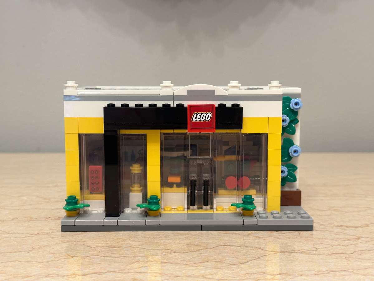 Iconic LEGO Store Collectable