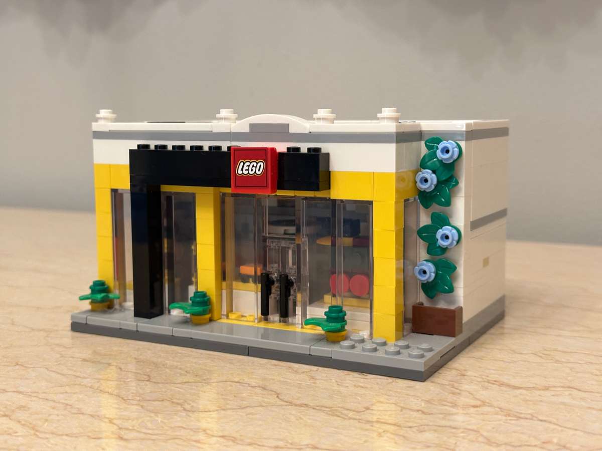 Iconic LEGO Store Collectable