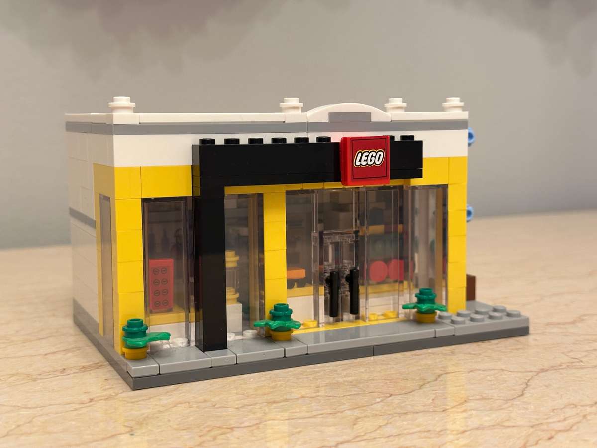 Iconic LEGO Store Collectable