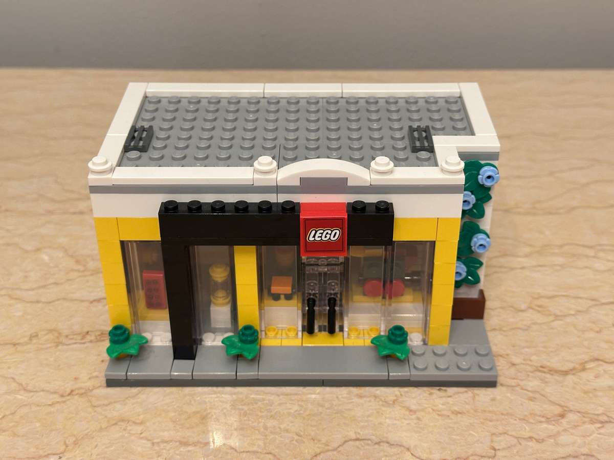 Iconic LEGO Store Collectable
