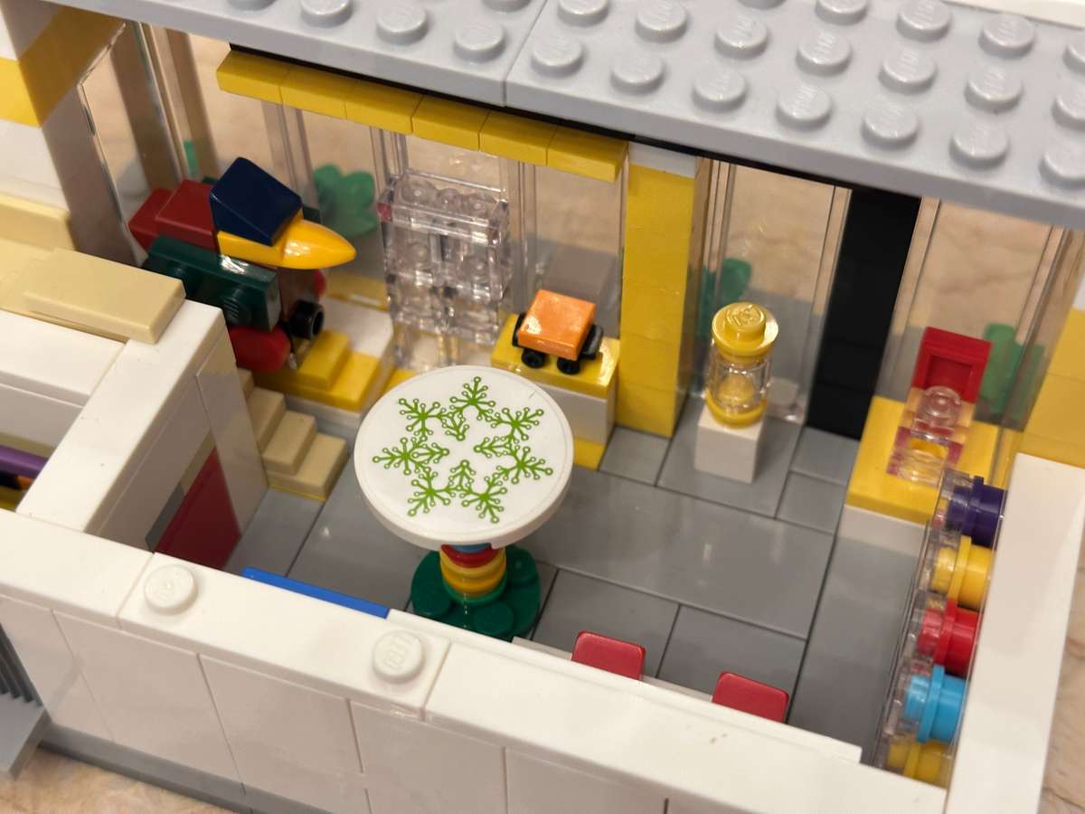Iconic LEGO Store Collectable