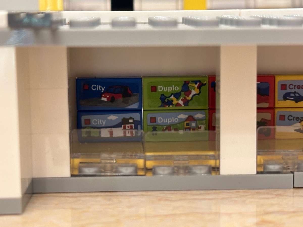 Iconic LEGO Store Collectable
