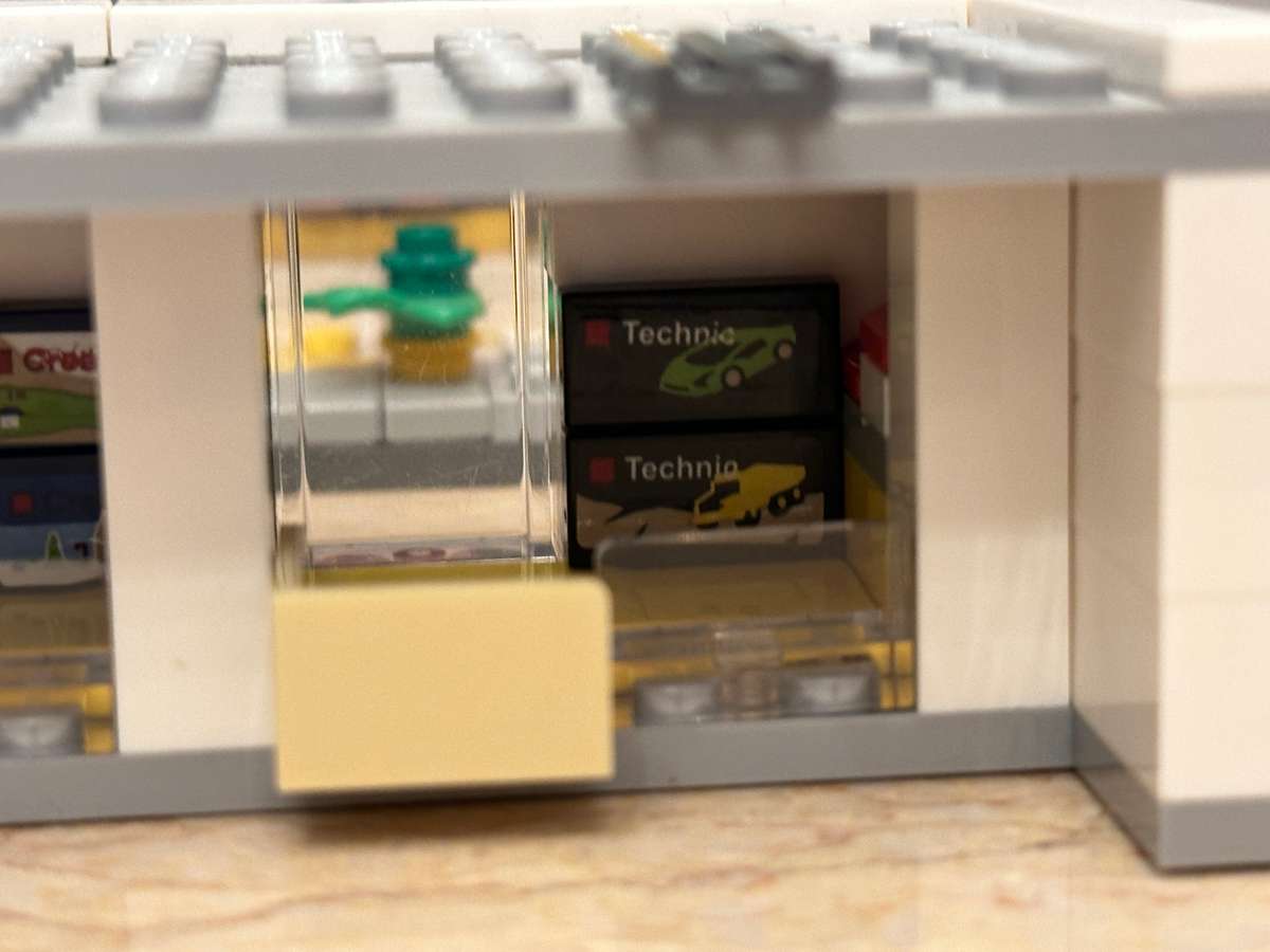 Iconic LEGO Store Collectable