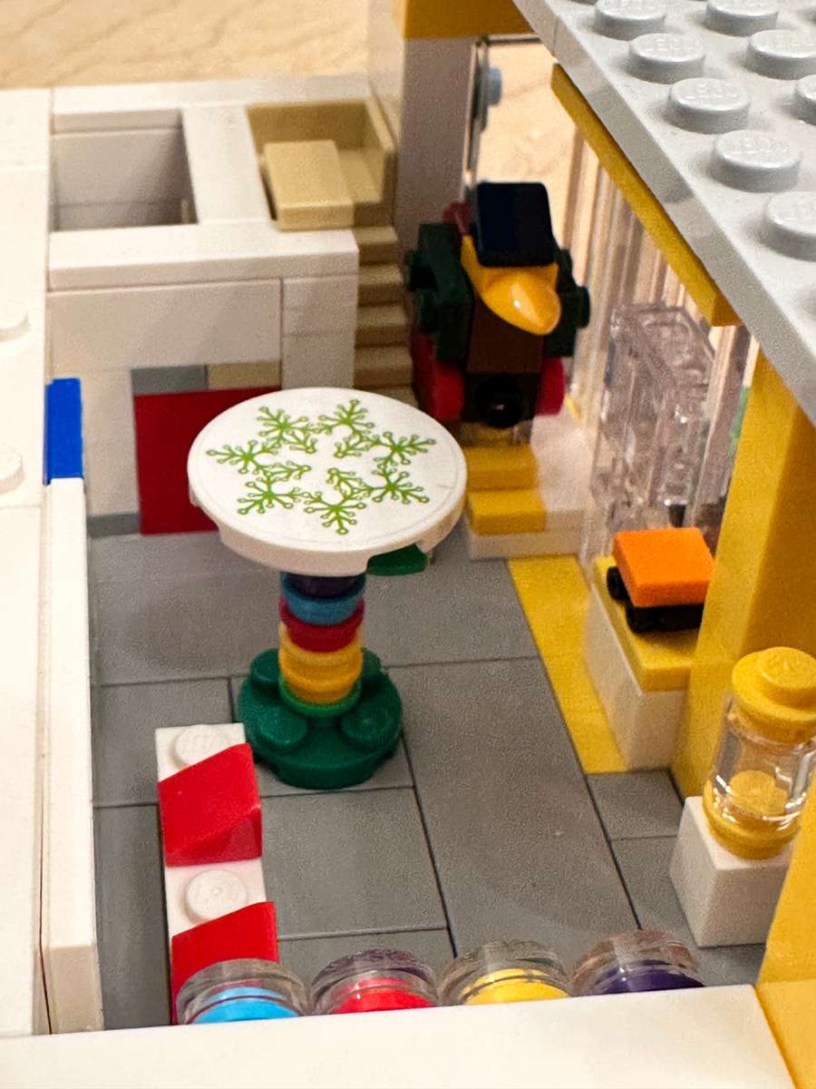 Iconic LEGO Store Collectable