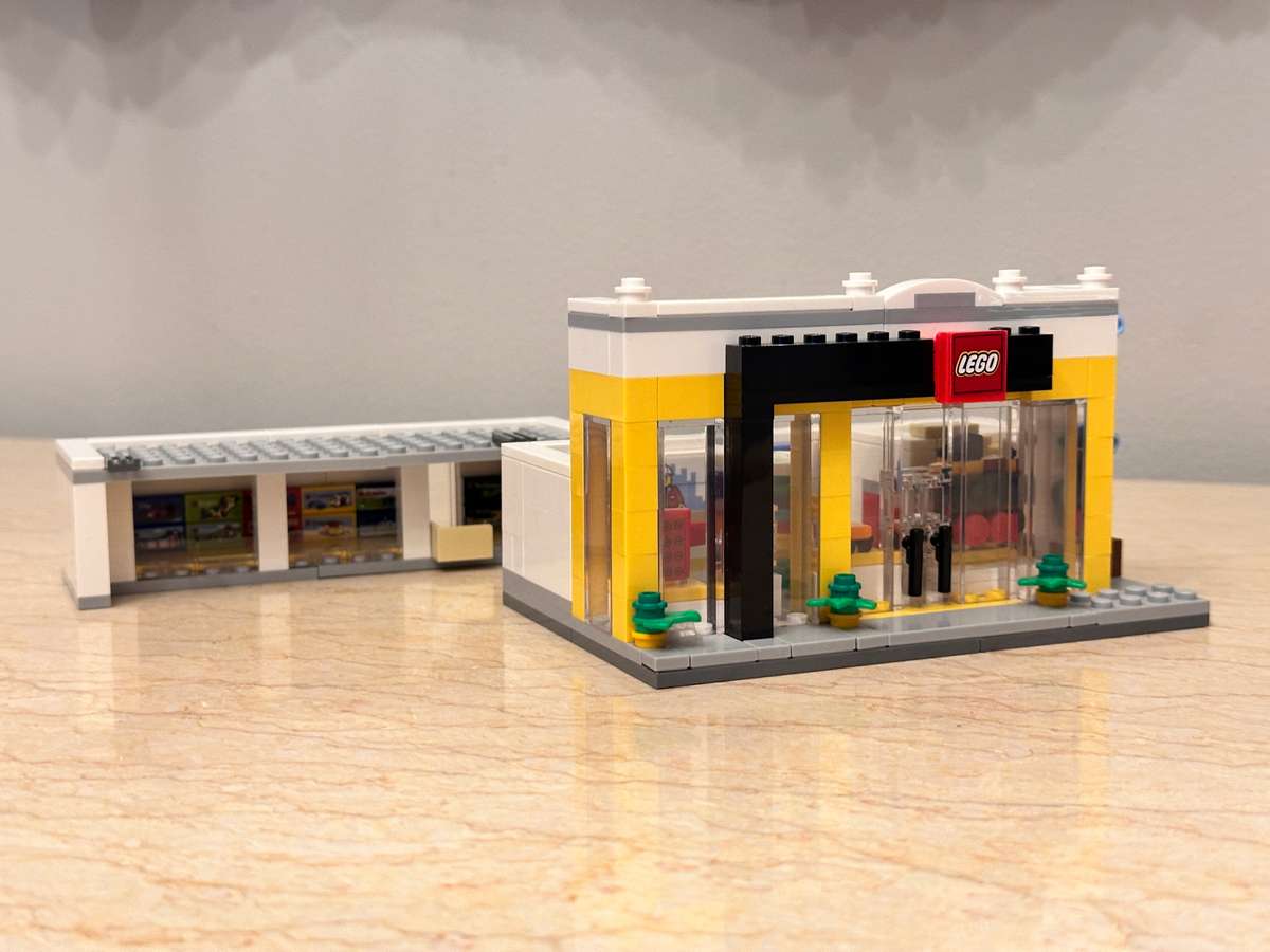 Iconic LEGO Store Collectable