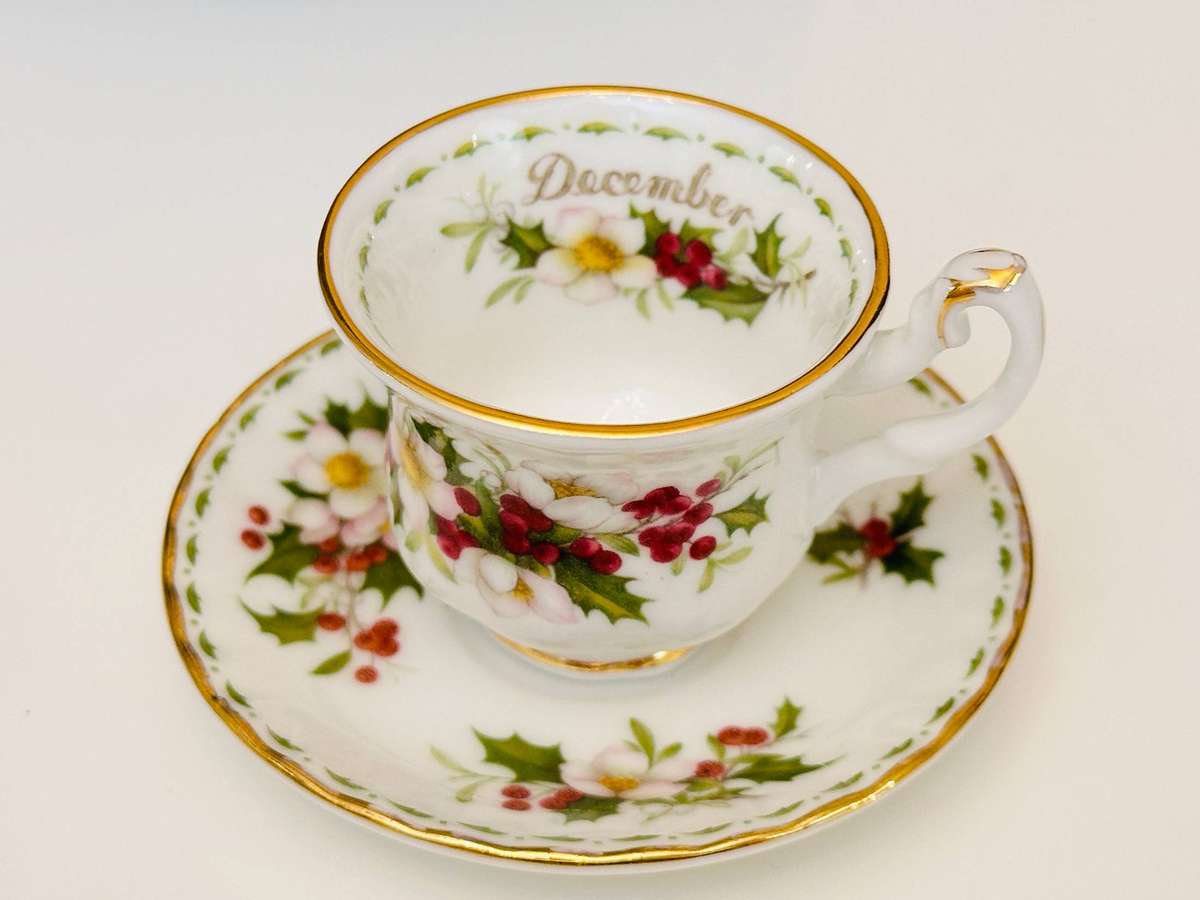 Royal Albert Exquisite Miniature Collectable Set