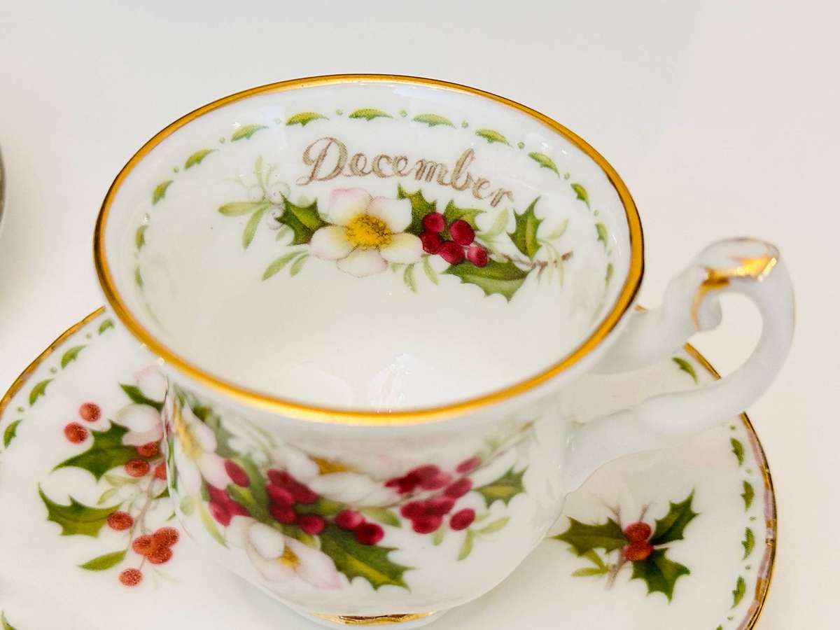 Royal Albert Exquisite Miniature Collectable Set