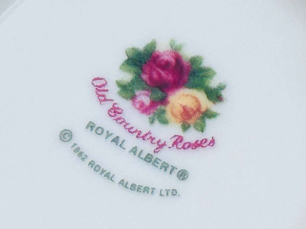 Royal Albert Iconic Old Country Roses Miniature Collectable