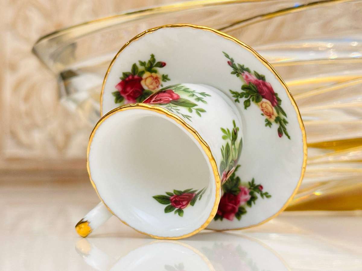 Royal Albert Iconic Old Country Roses Miniature Collectable