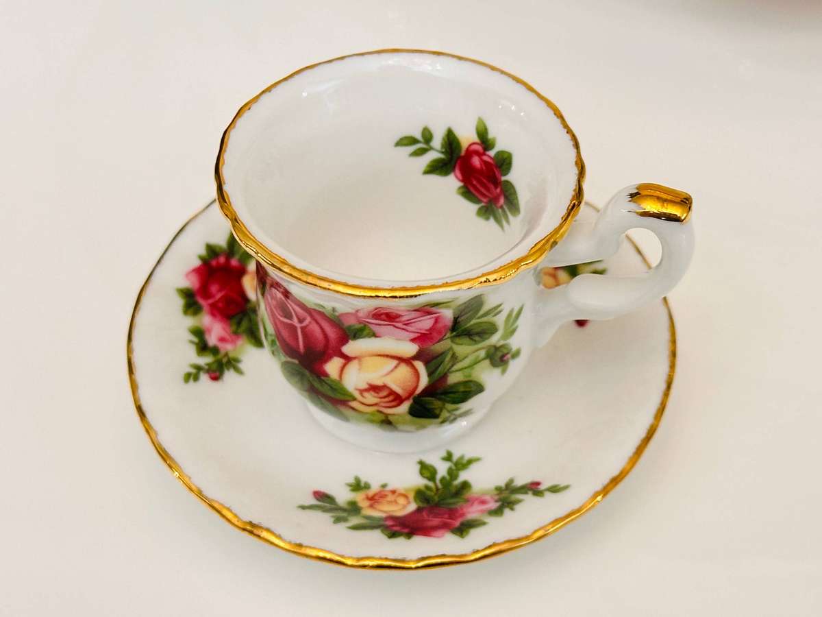 Royal Albert Iconic Old Country Roses Miniature Collectable