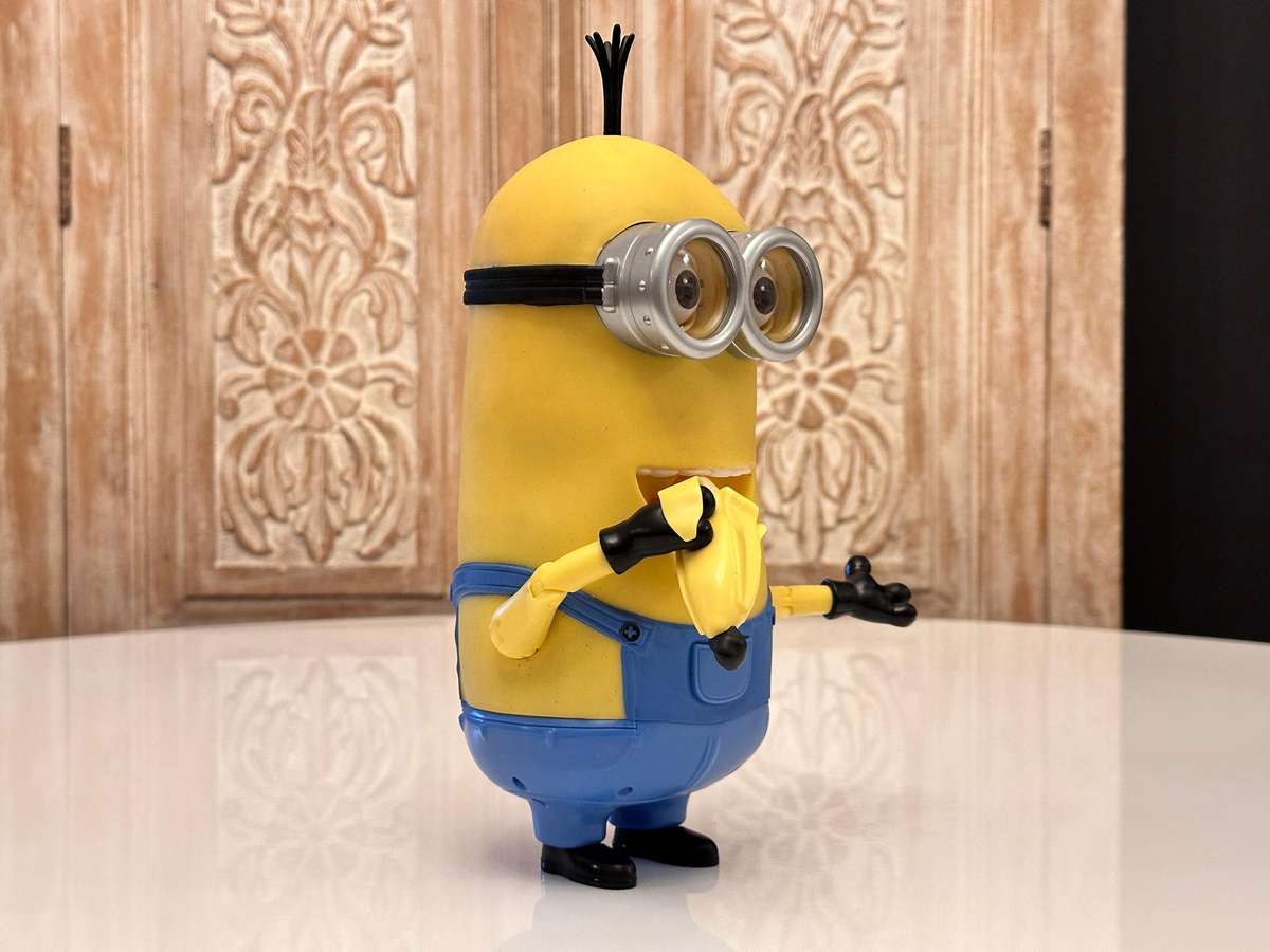 Large Interactive Talking Minion Kevin Collectable with Original Box