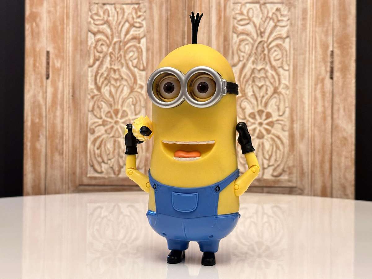 Large Interactive Talking Minion Kevin Collectable with Original Box