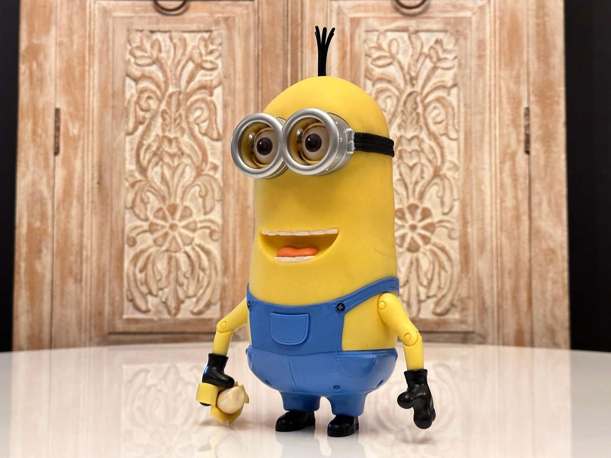 Large Interactive Talking Minion Kevin Collectable with Original Box