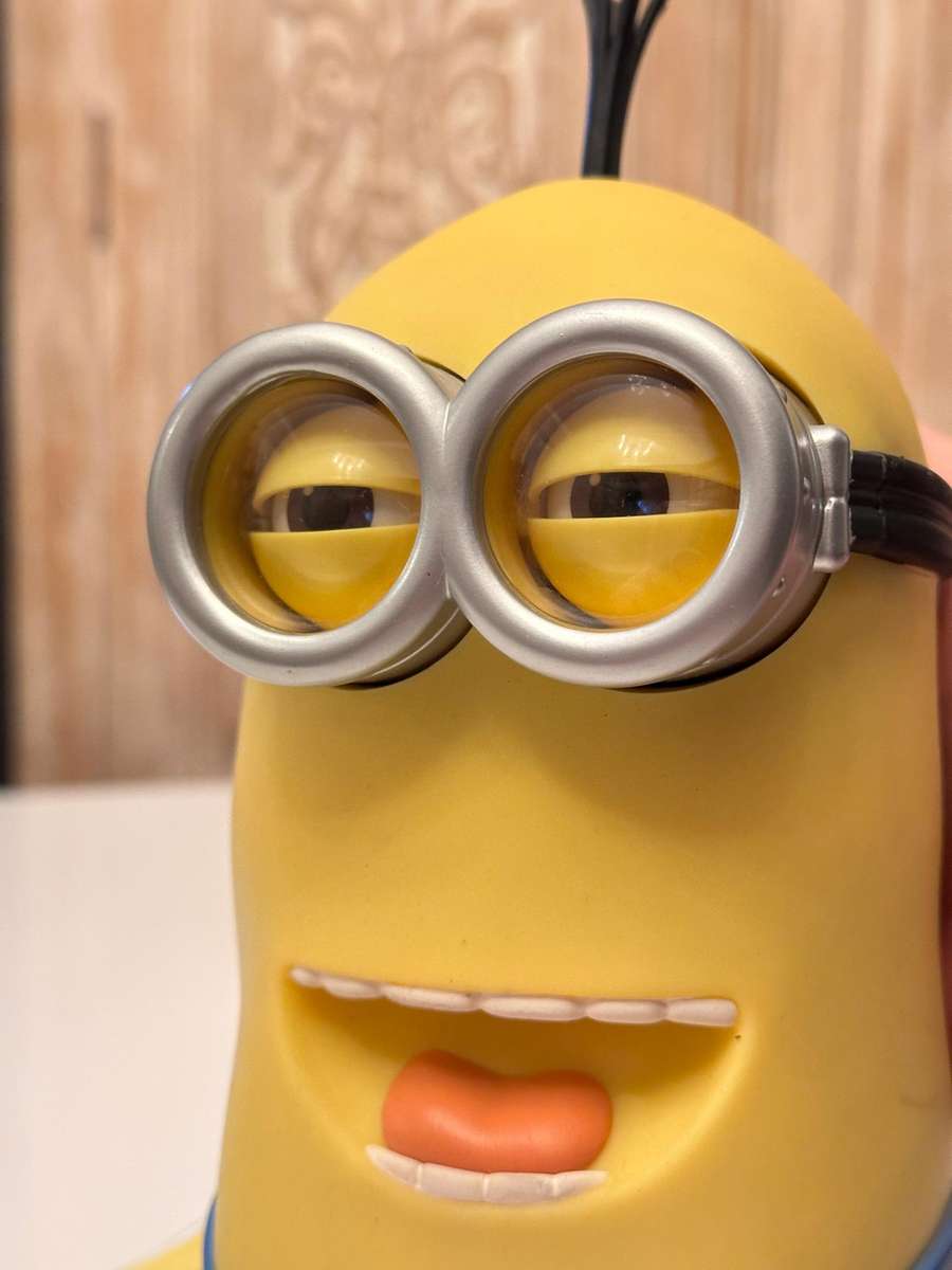 Large Interactive Talking Minion Kevin Collectable with Original Box