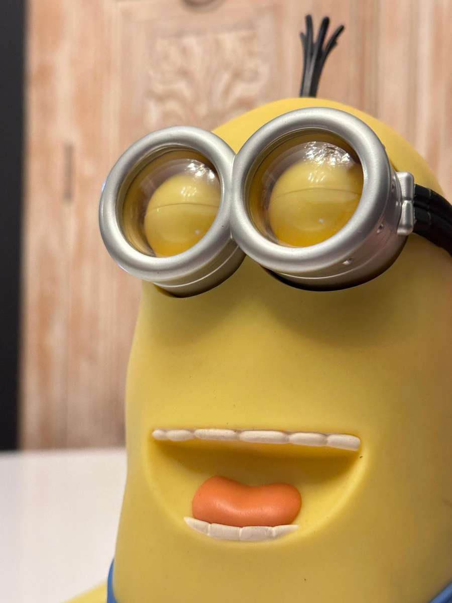 Large Interactive Talking Minion Kevin Collectable with Original Box