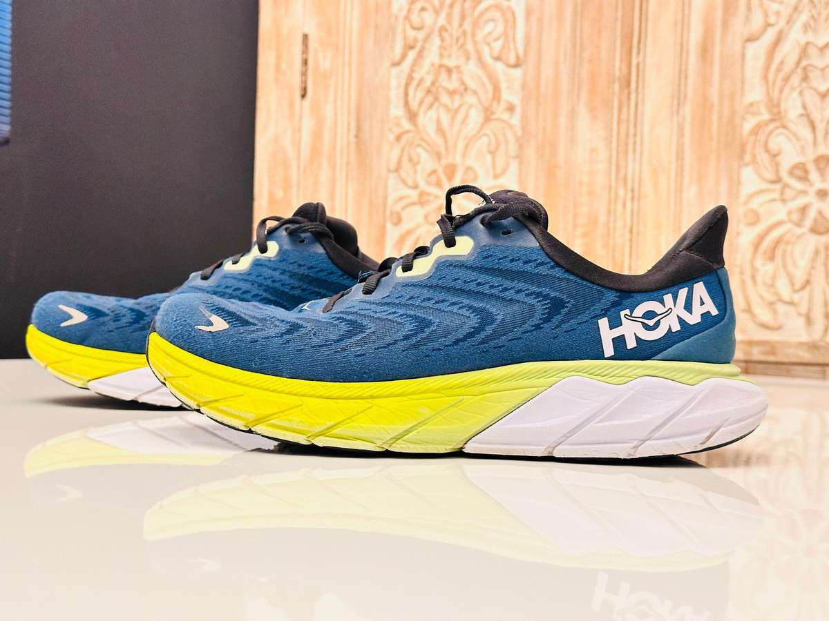 HOKA Arahi 6 Running / Training Shoes