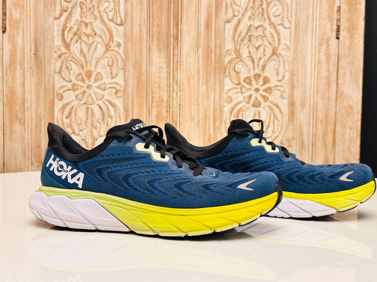 HOKA Arahi 6 Running / Training Shoes
