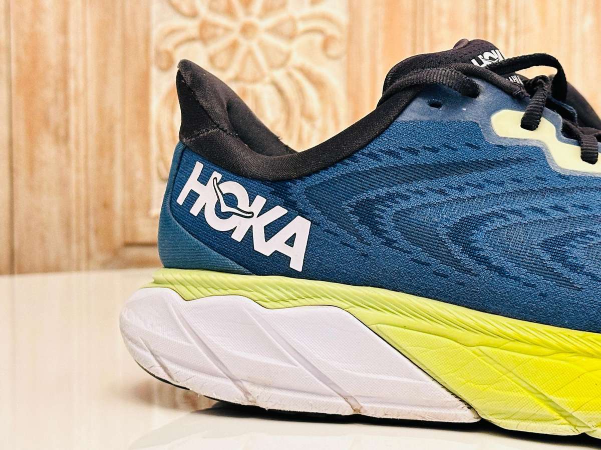 HOKA Arahi 6 Running / Training Shoes