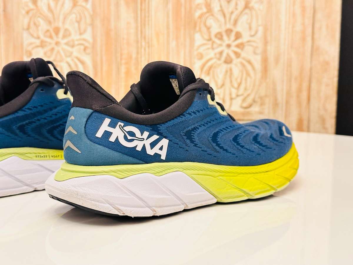 HOKA Arahi 6 Running / Training Shoes