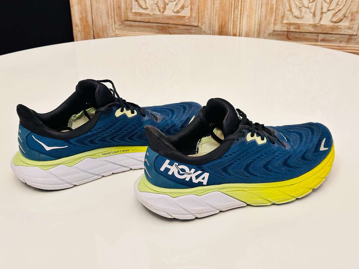 HOKA Arahi 6 Running / Training Shoes