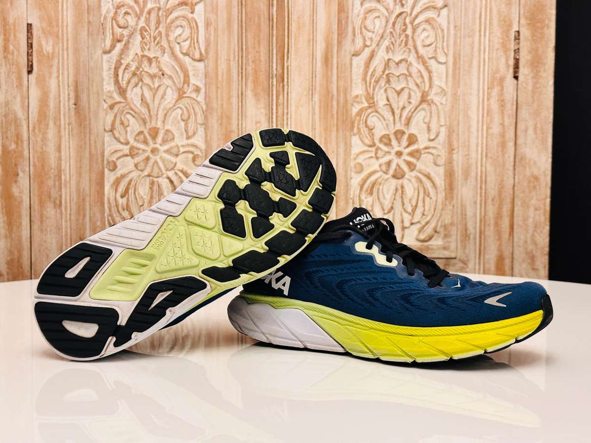 HOKA Arahi 6 Running / Training Shoes