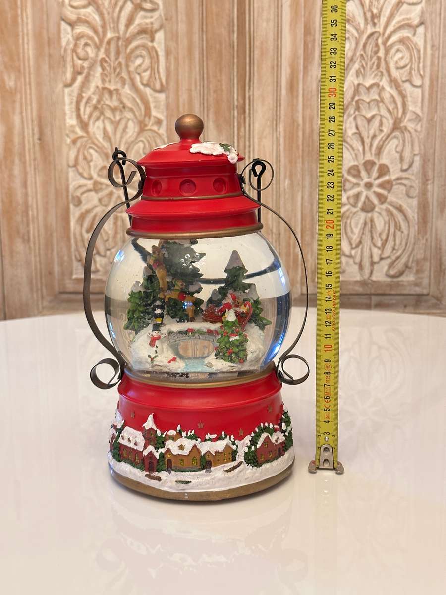 Exquisite Light up Musical Large SNOW GLOBE