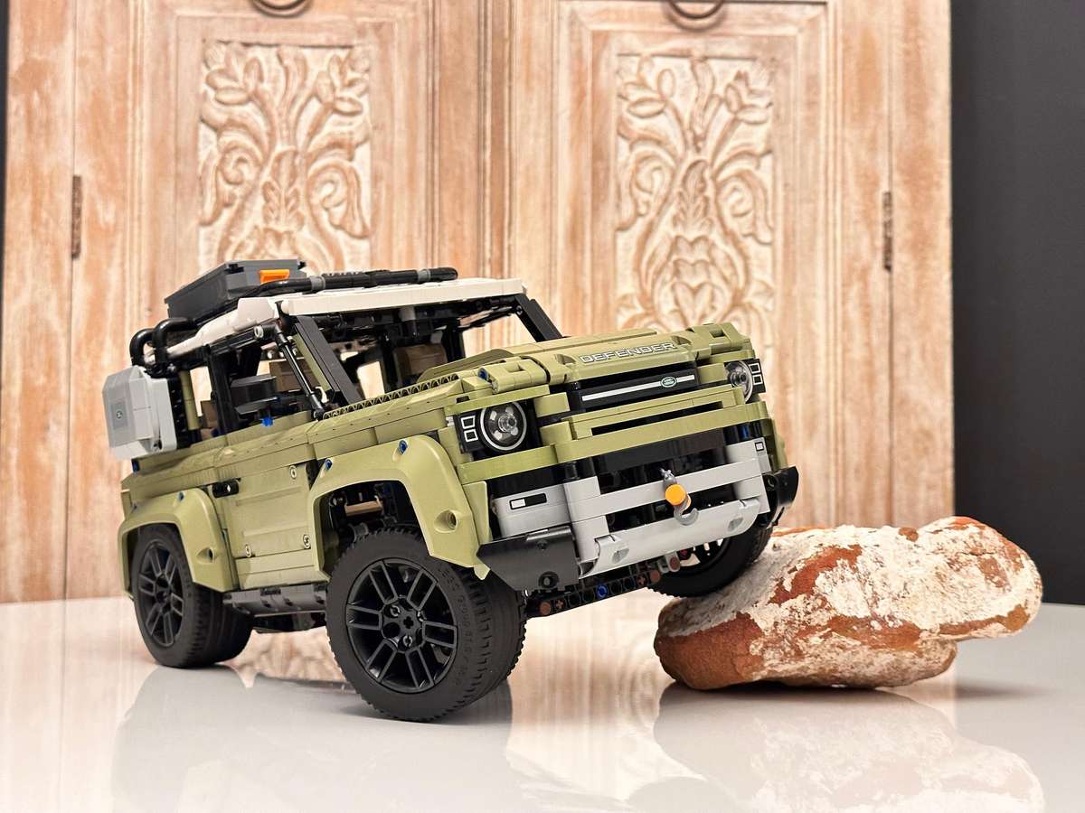 Lego Land Rover Defender Technic 2573pcs - Retired With Original Box