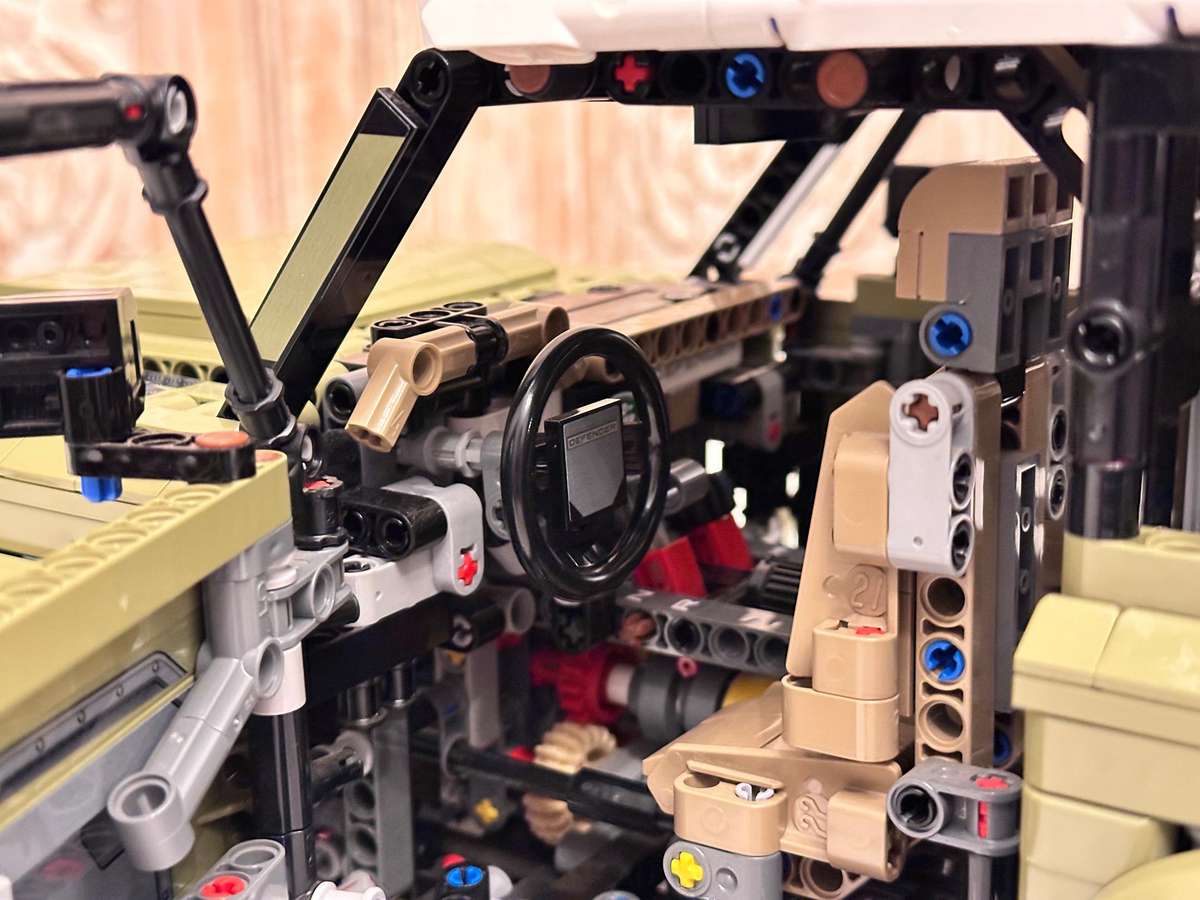 Lego Land Rover Defender Technic 2573pcs - Retired With Original Box