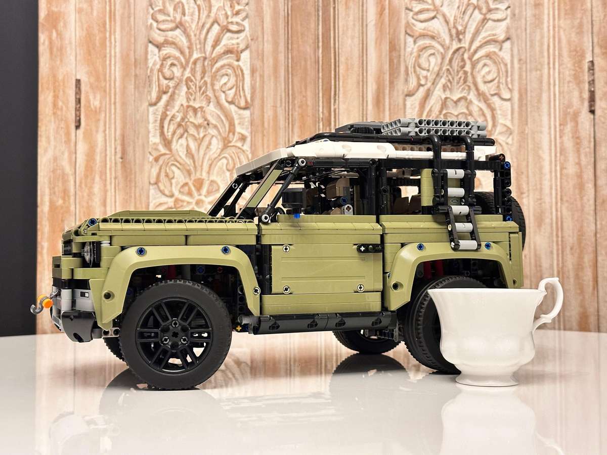 Lego Land Rover Defender Technic 2573pcs - Retired With Original Box