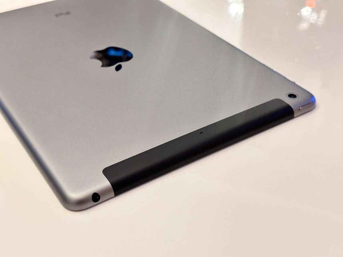 Apple IPad Air Wi-Fi-Cellular 64GB