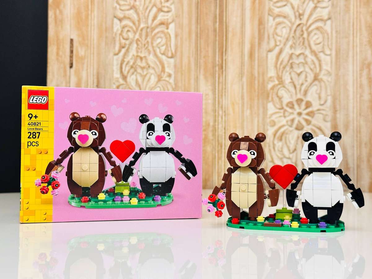 Lego Iconic Bears Collectable Set with Original Box