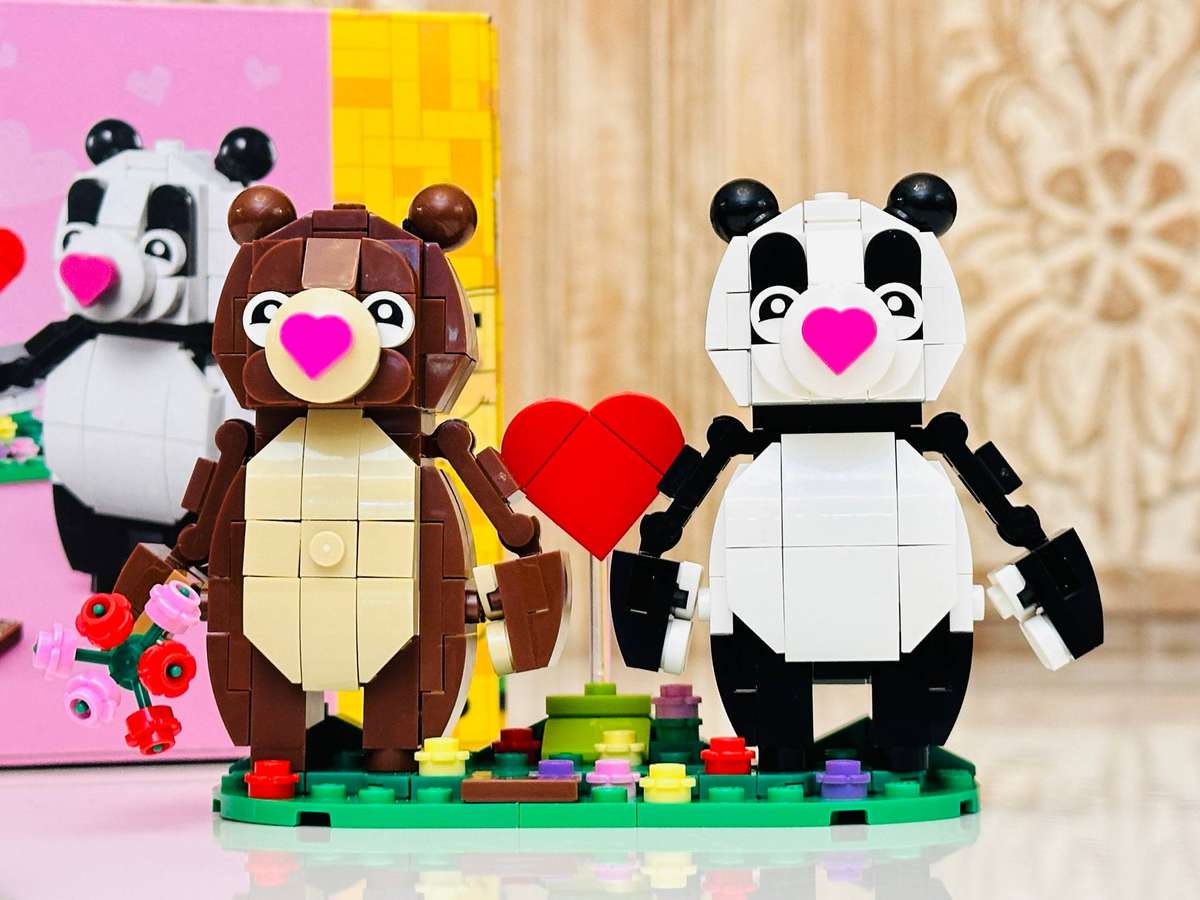 Lego Iconic Bears Collectable Set with Original Box